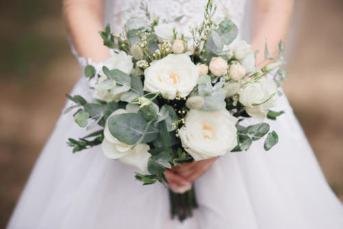 Bridal morning details. Wedding bouquet in the hands of the bride, selectoin focus